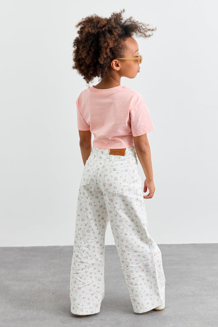 טי שירט בגזרת קרופ עם קשירה קדמית | ורוד