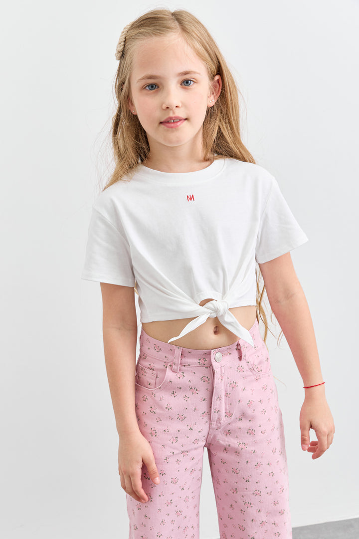 טי שירט בגזרת קרופ עם קשירה קדמית | לבן