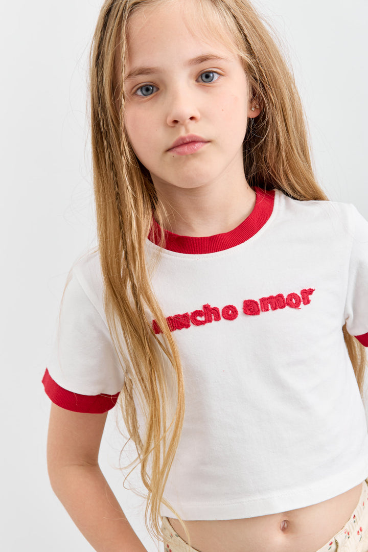 חולצת AMOR גזרת קרופ | לבן/אדום