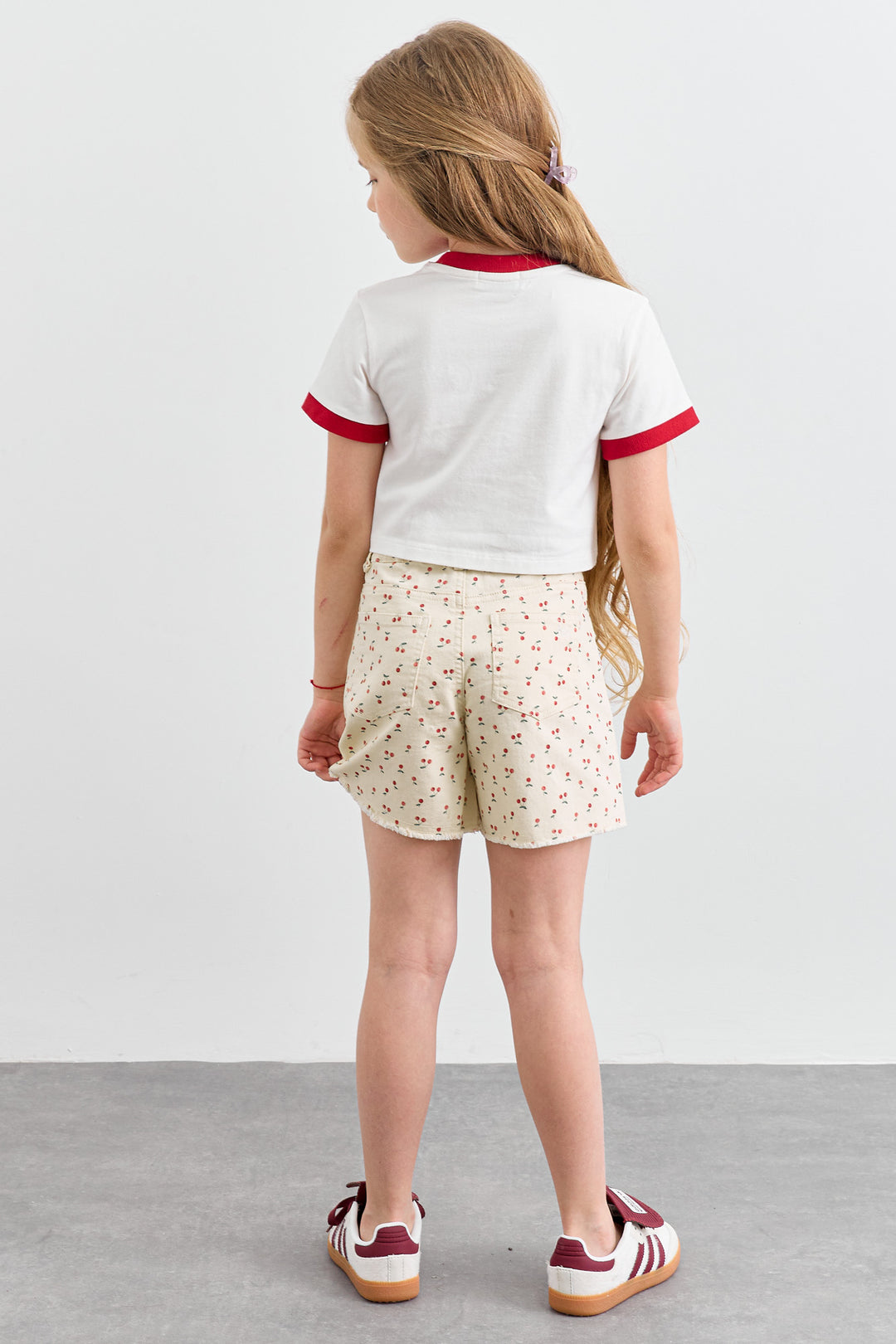 חולצת AMOR גזרת קרופ | לבן/אדום