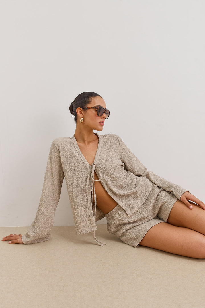 חולצת קשירה אליז בד טקסטורה | מוקה