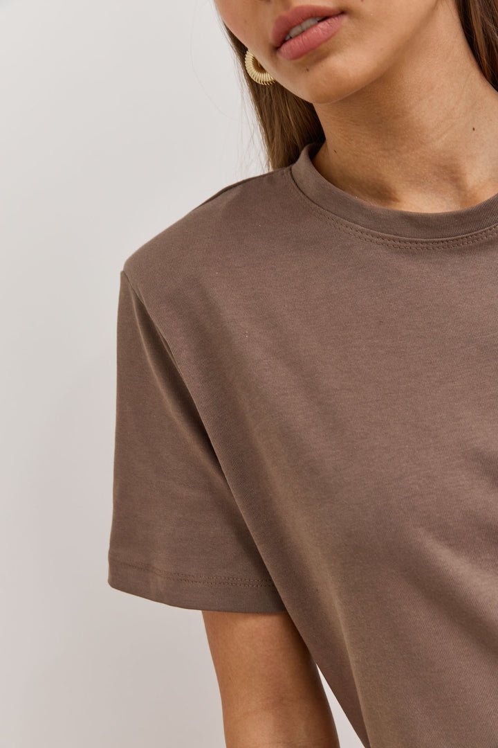 חולצת לינדה בשילוב כריות כתפיים | חום