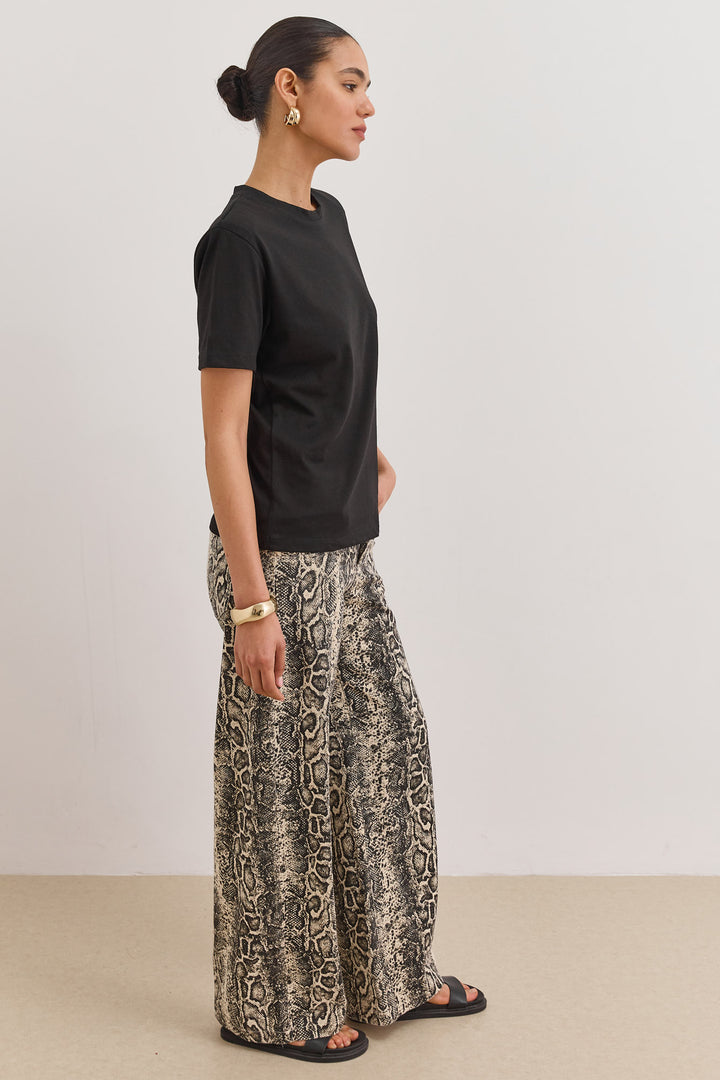 חולצת לינדה בשילוב כריות כתפיים | שחור