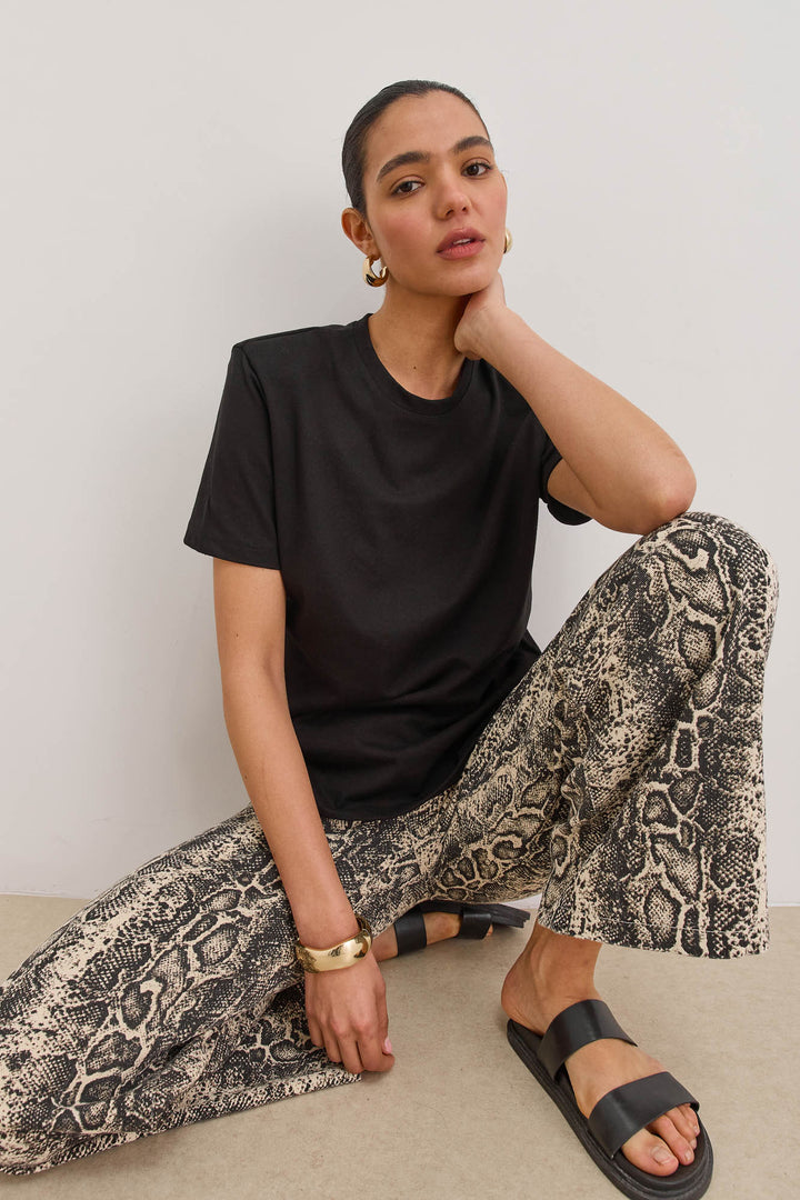 חולצת לינדה בשילוב כריות כתפיים | שחור