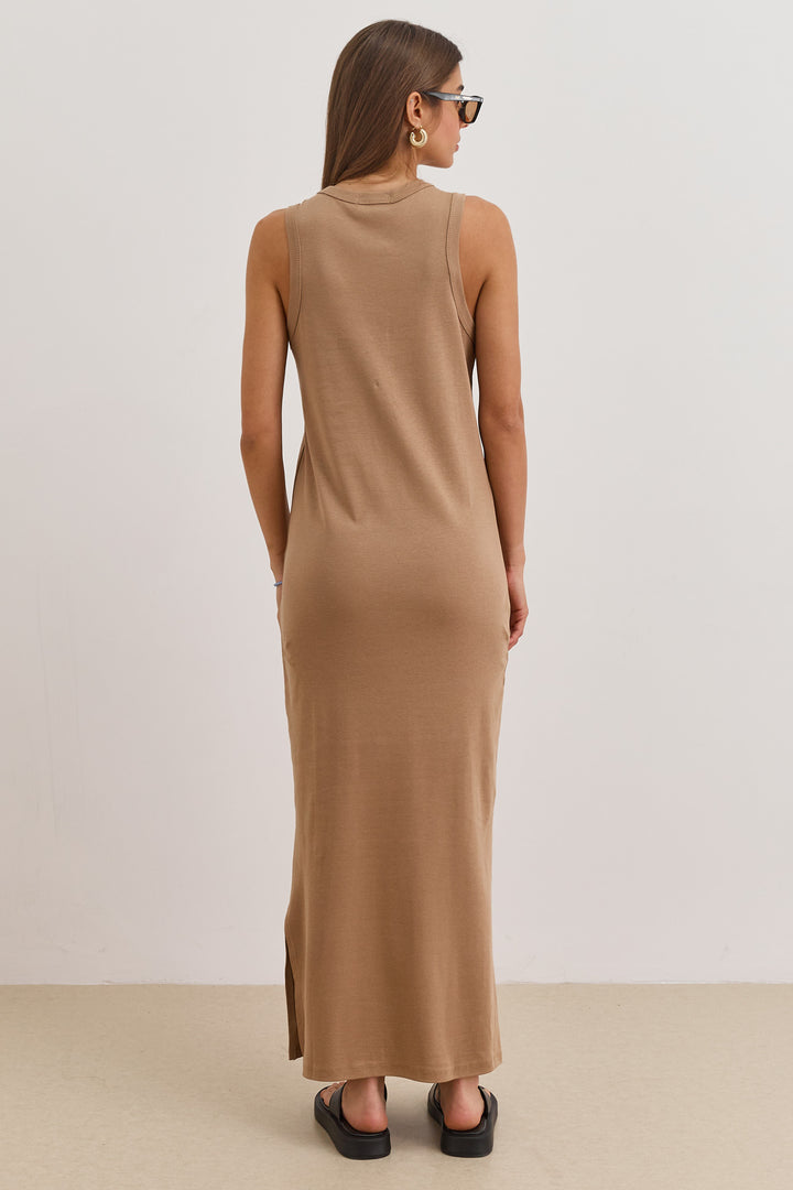 שמלת מקסי אן מרי מחשוף וי | חום