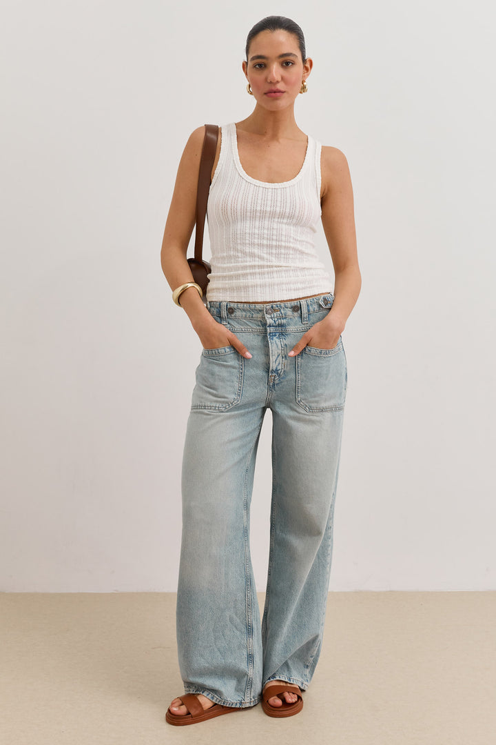 גופיית סאשה שקפקפה טקסטורת פסים | לבן