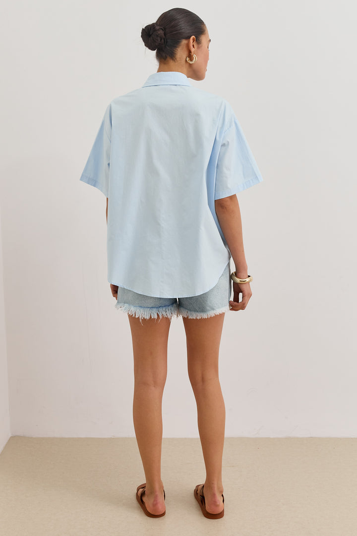 חולצה מכופתרת דריה גזרת אוברסייז | כחול בהיר