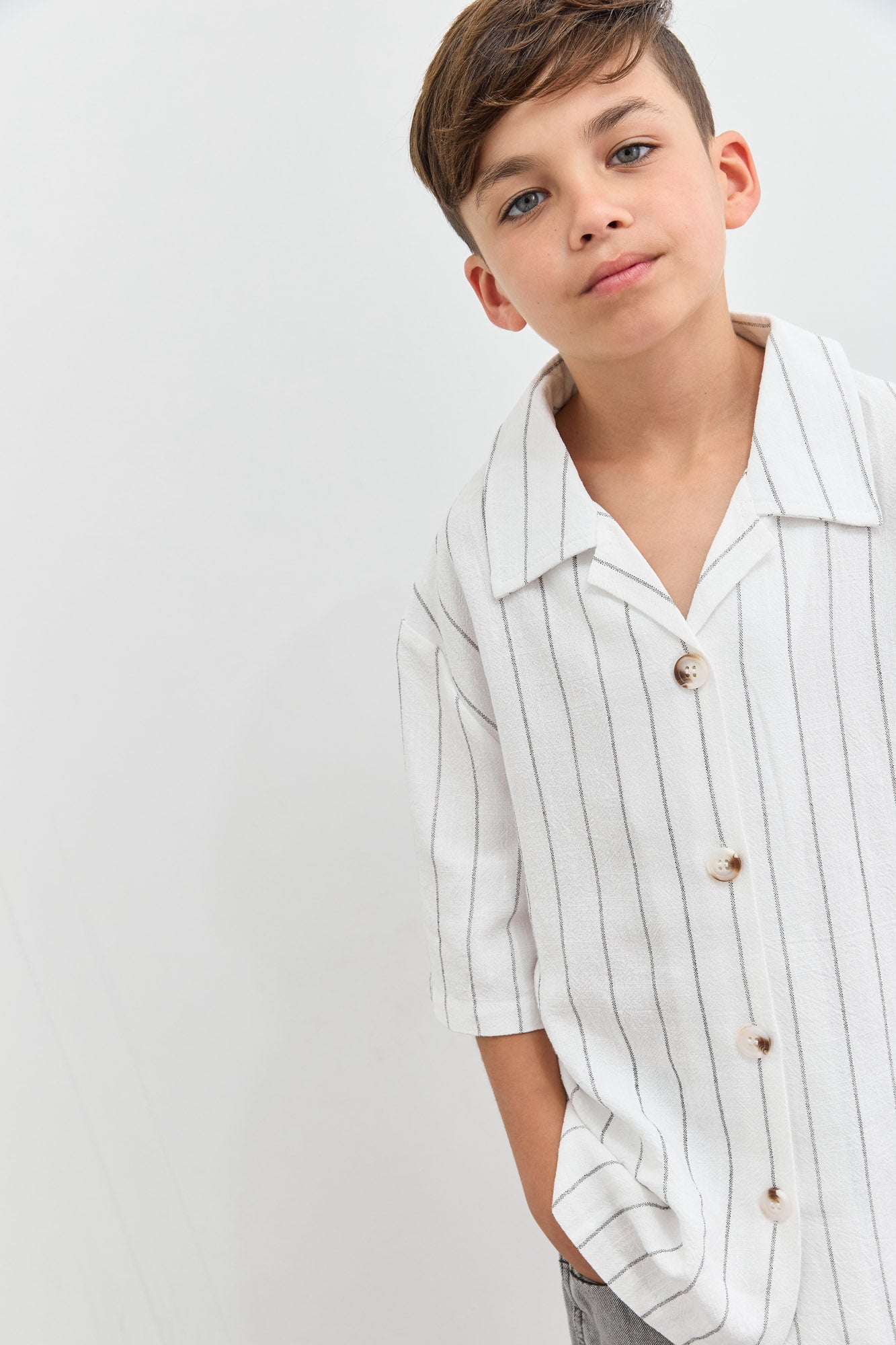 מכופתרת דמוי פשתן הדפס פסים | לבן