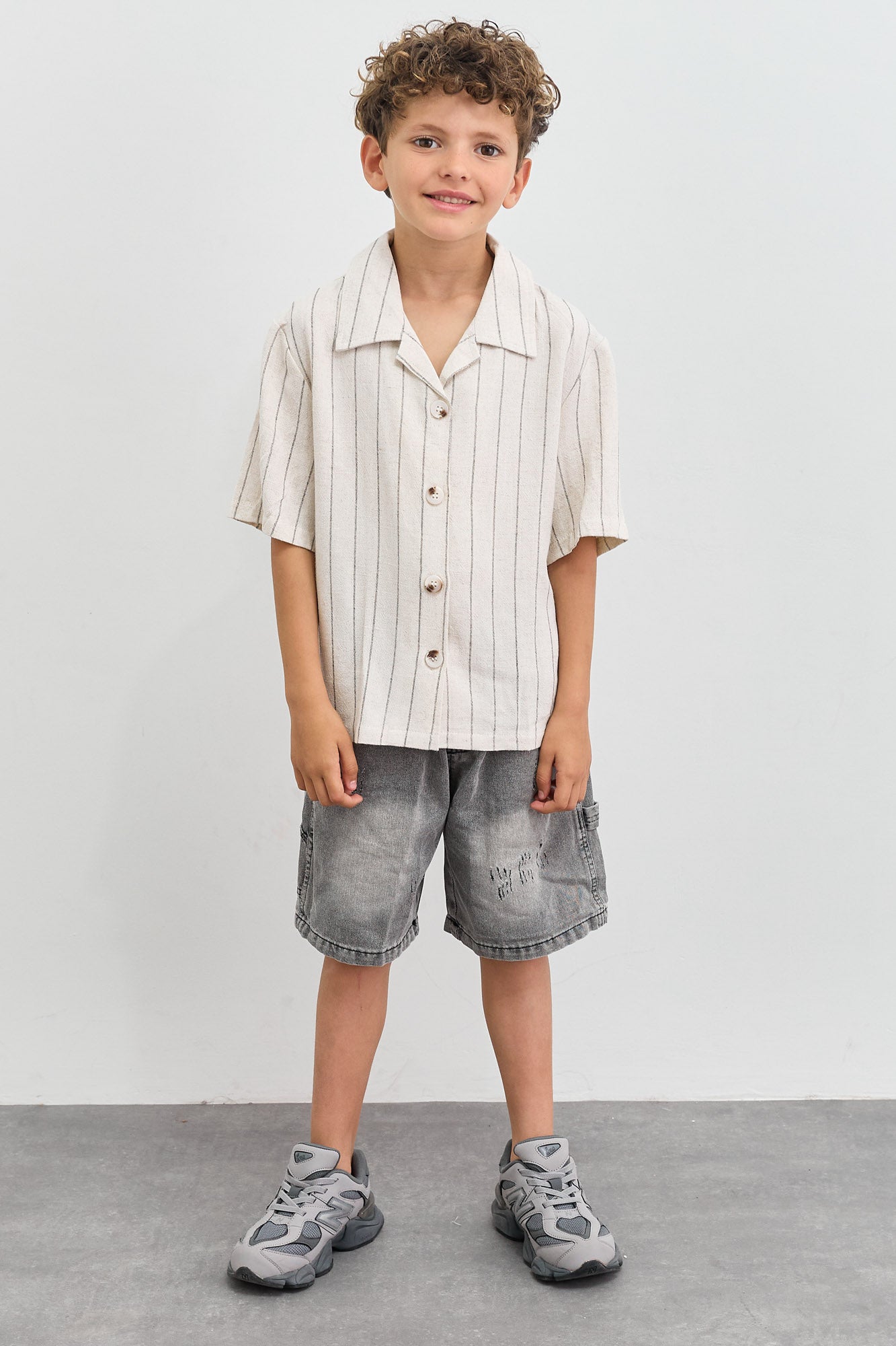 מכופתרת דמוי פשתן הדפס פסים | בז'