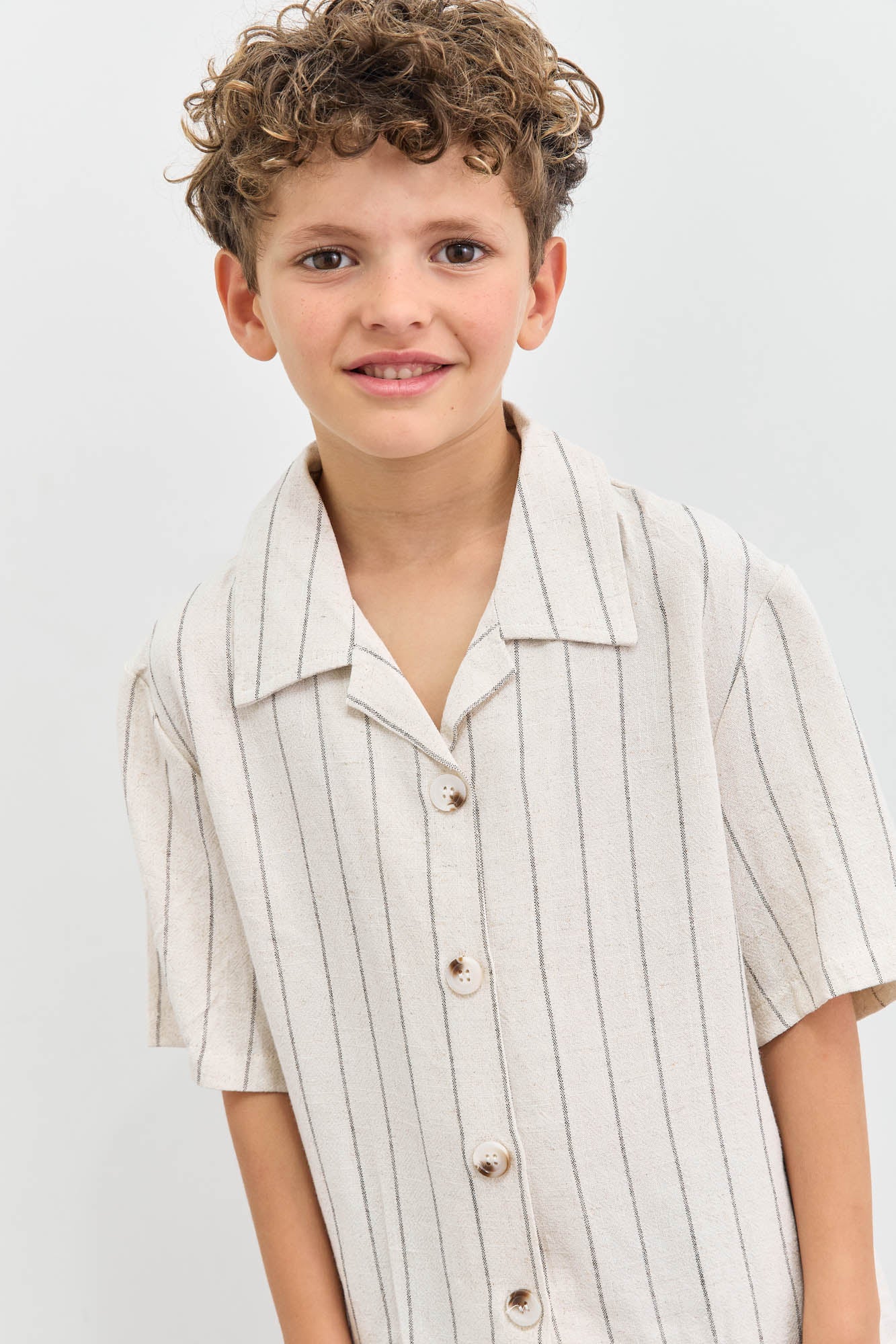 מכופתרת דמוי פשתן הדפס פסים | בז'