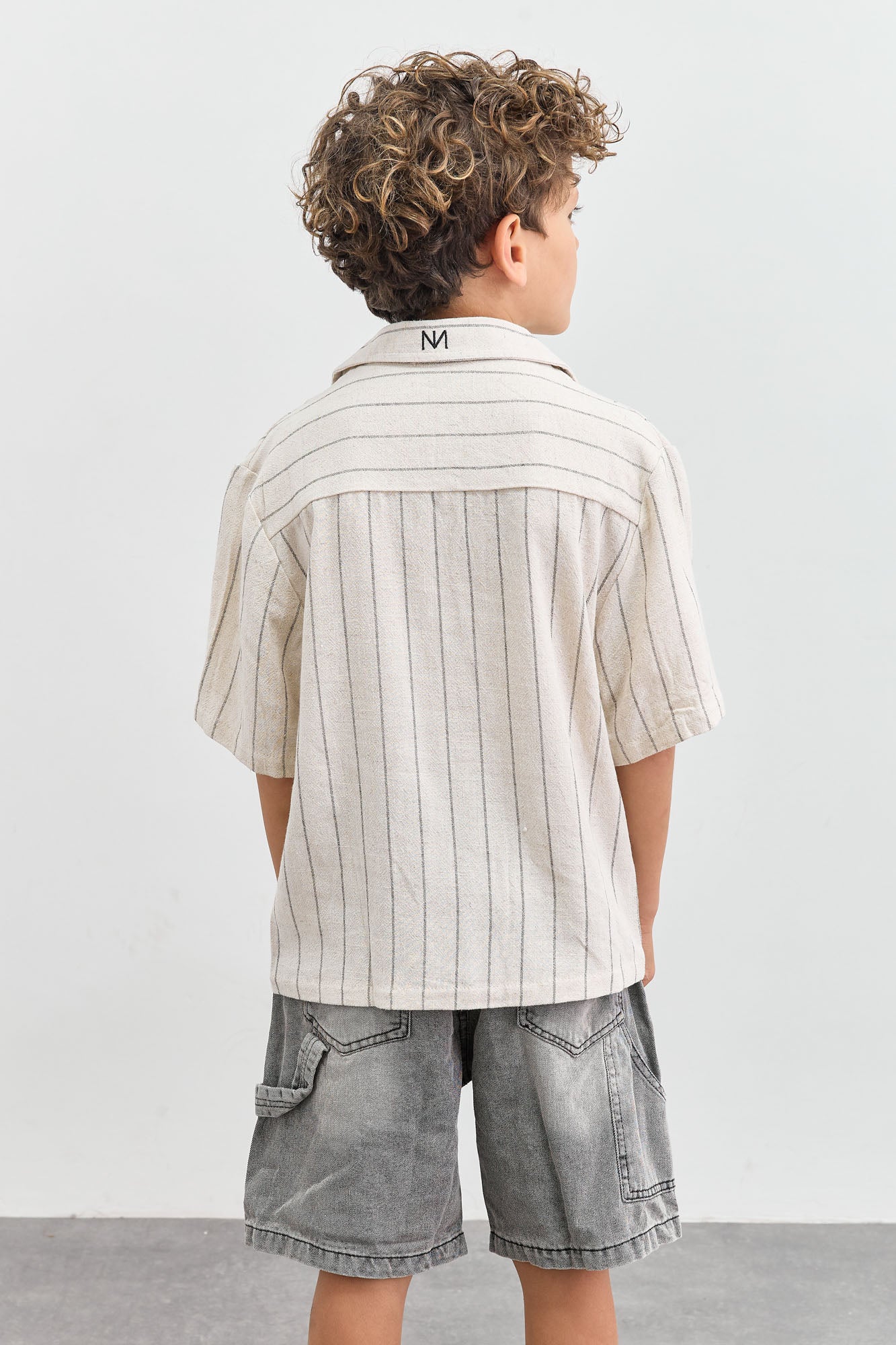 מכופתרת דמוי פשתן הדפס פסים | בז'