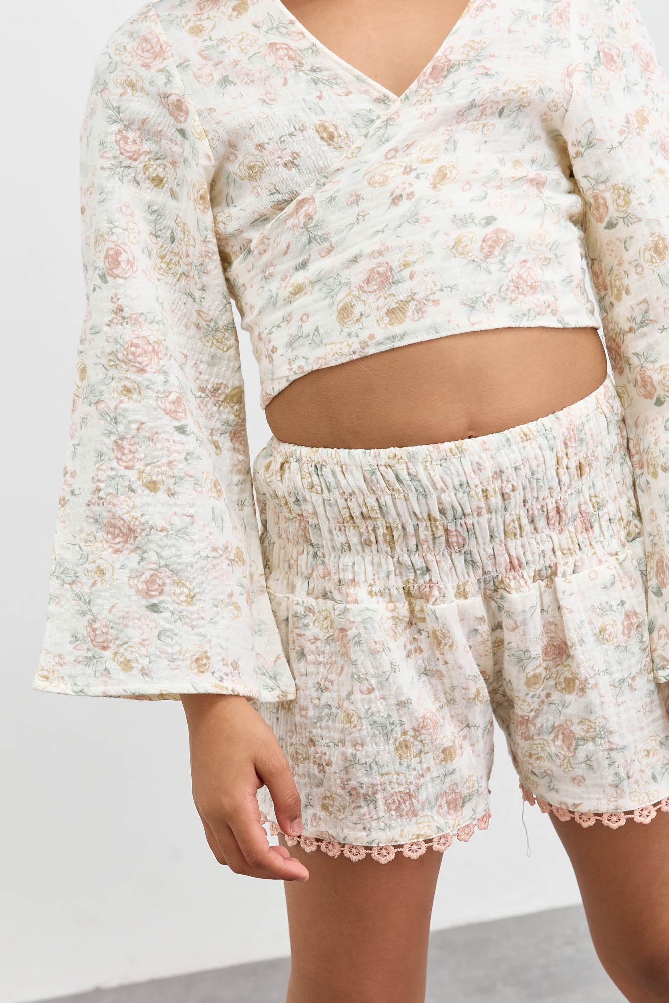 מכנסי טטרה פלאוורס עם כיווצים | צבעוני