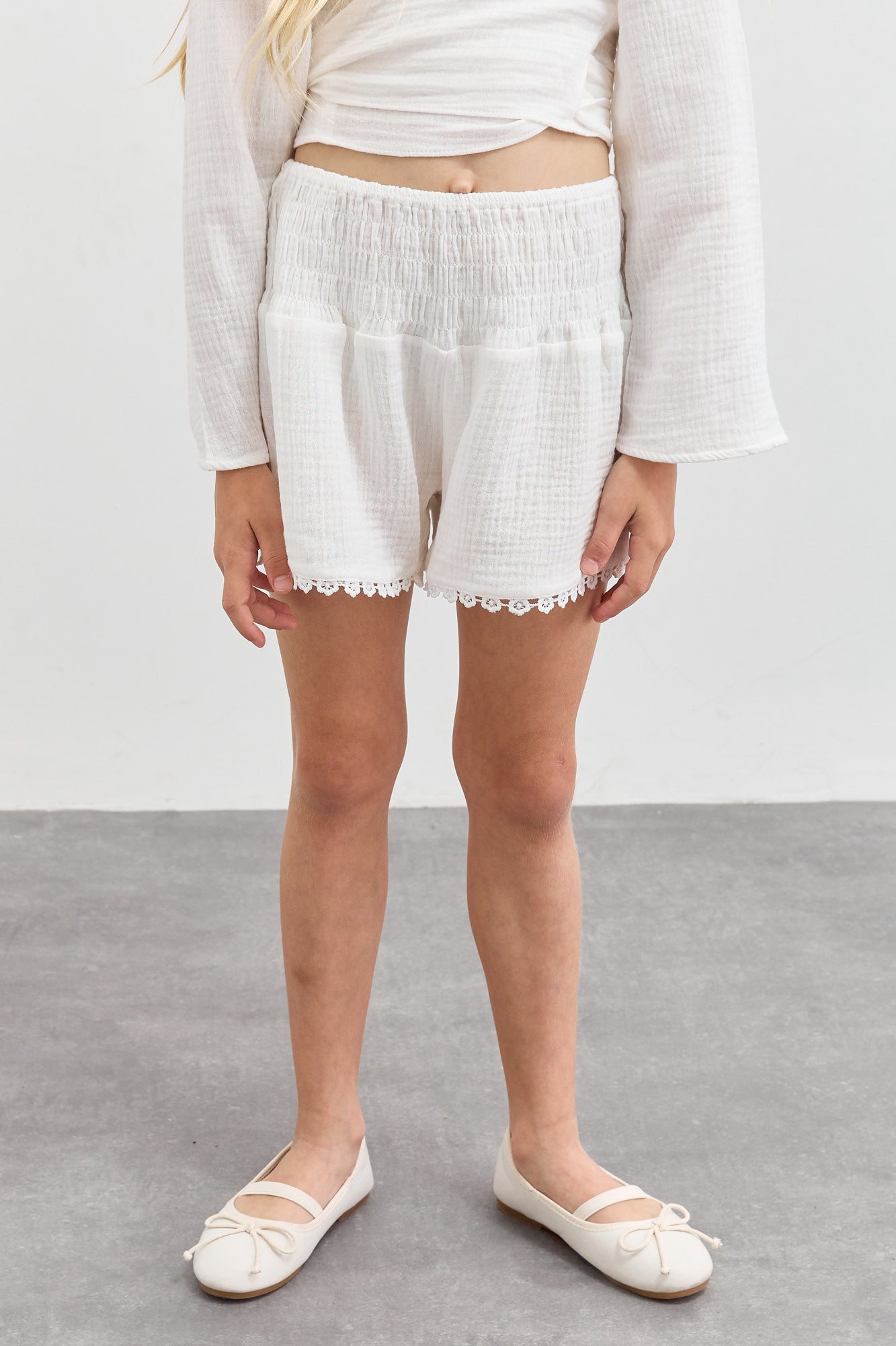 מכנסי טטרה פלאוורס עם כיווצים | לבן