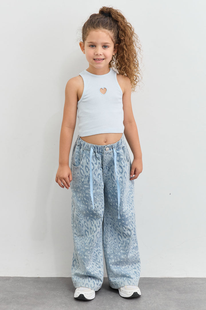 מכנסי ג'ינס בגזרת אוברסייז עם שרוך בהדפס מנומר | ג'ינס בהיר