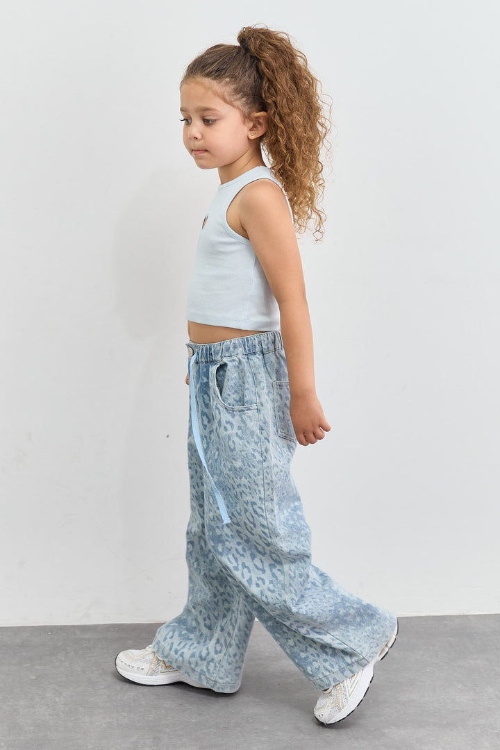 מכנסי ג'ינס בגזרת אוברסייז עם שרוך בהדפס מנומר | ג'ינס בהיר