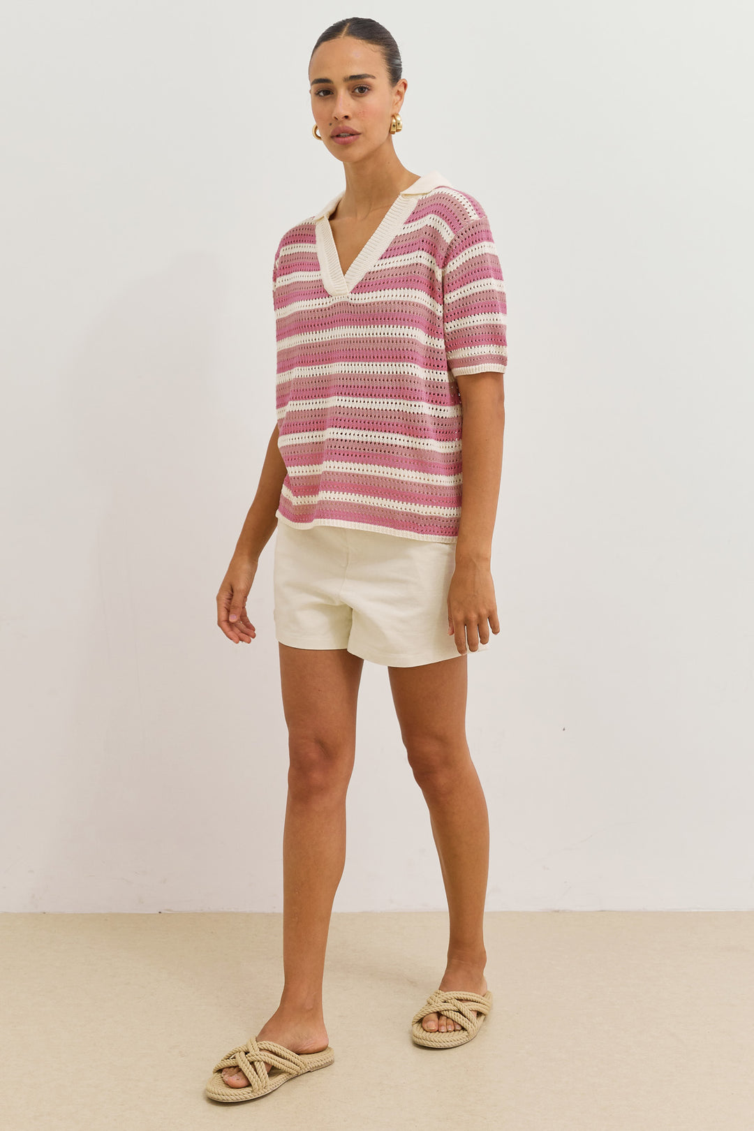 חולצת קרושה אייריס בשילוב צווארון | ורוד/לבן