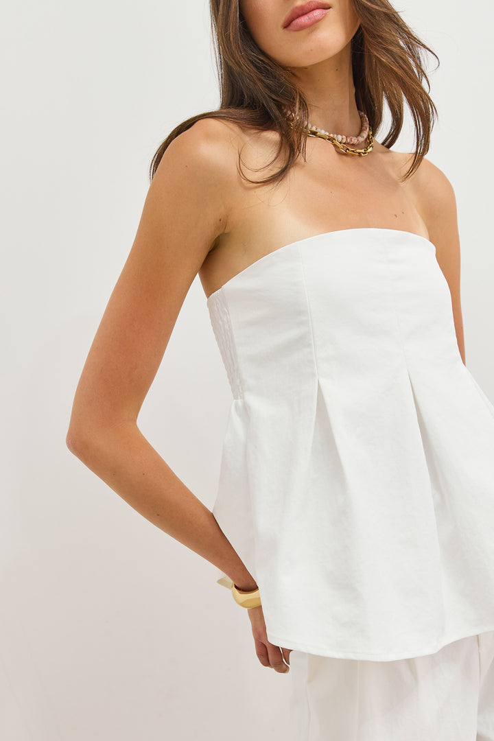 טופ סטרפלס כריסטה בשילוב קפלים | לבן