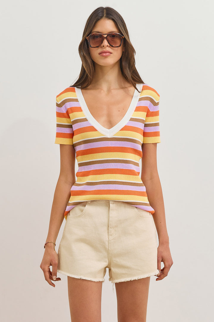 חולצת סטפני סטרייפס מחשוף וי | צבעוני