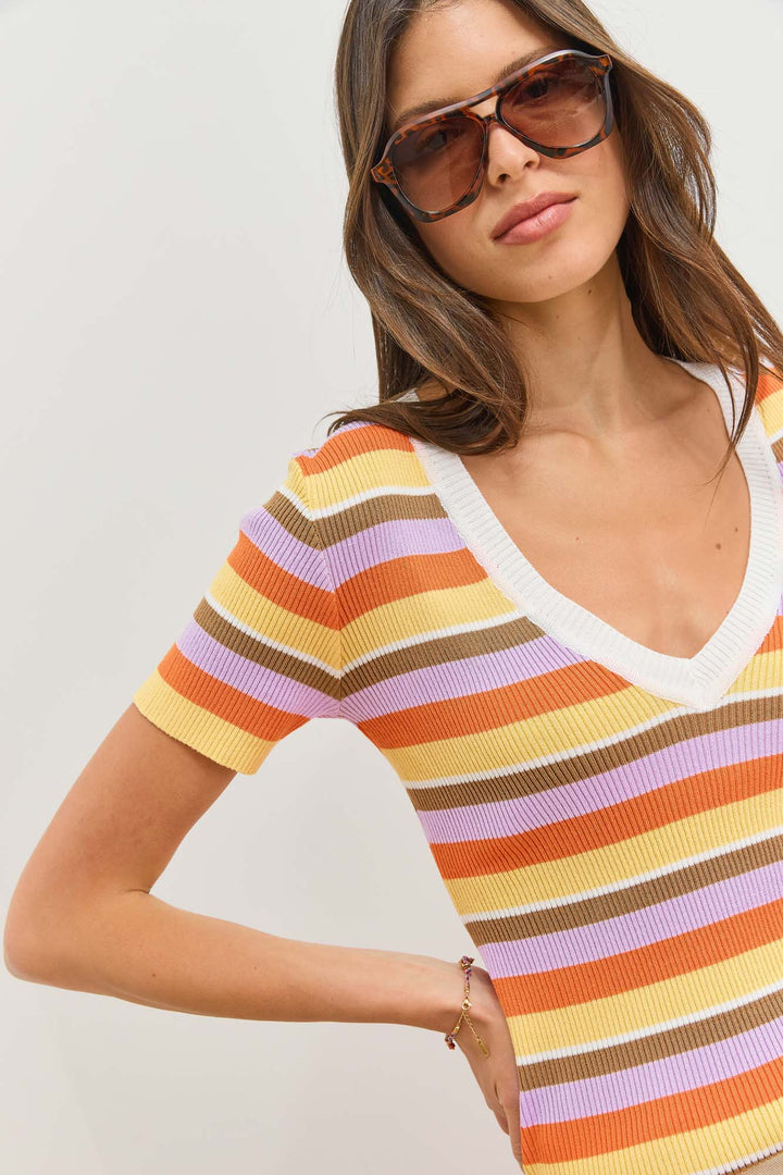 חולצת סטפני סטרייפס מחשוף וי | צבעוני