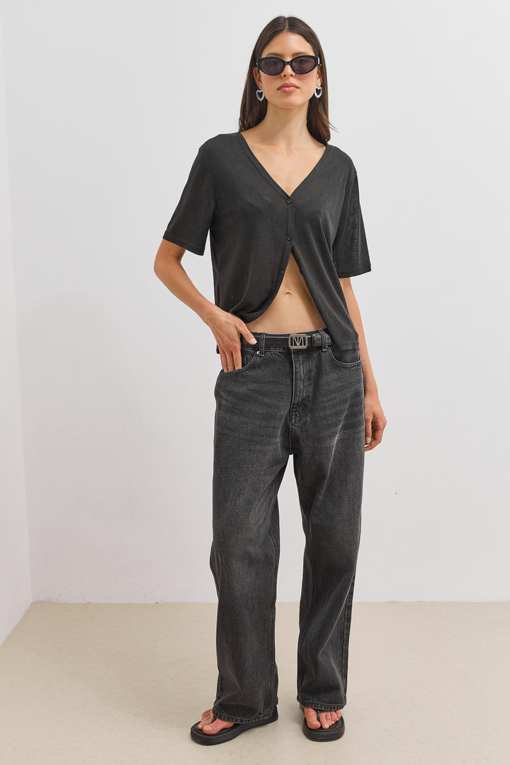 חולצת כפתורים בילי מחשוף וי | שחור