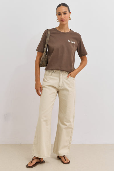 טי שירט לייני עם רקמה | חום