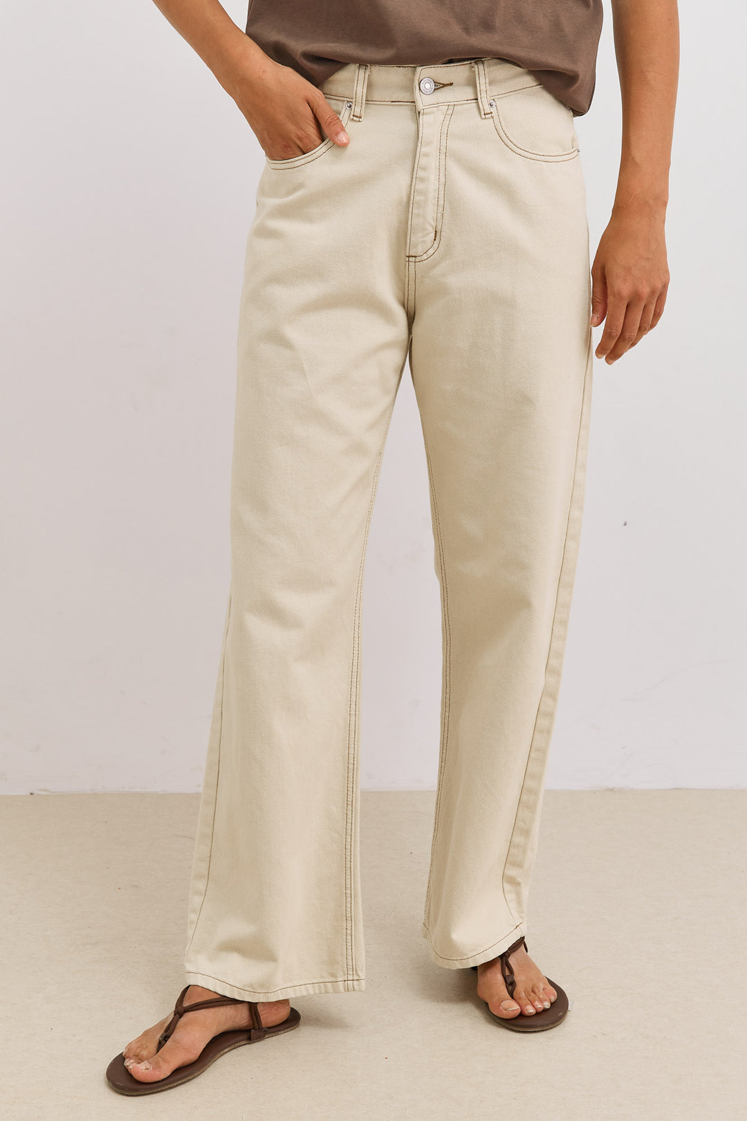 מכנסי דנים בויפרנד נינה בשילוב רקמת לוגו | קרם