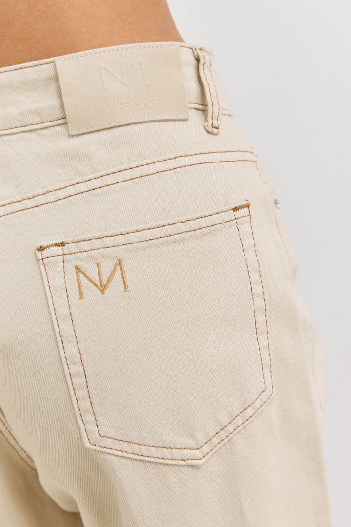 מכנסי דנים בויפרנד נינה בשילוב רקמת לוגו | קרם