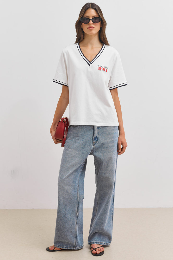 טי שירט טיילור צווארון וי | לבן