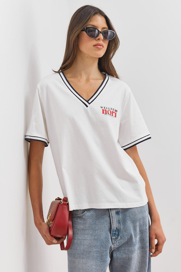 טי שירט טיילור צווארון וי | לבן