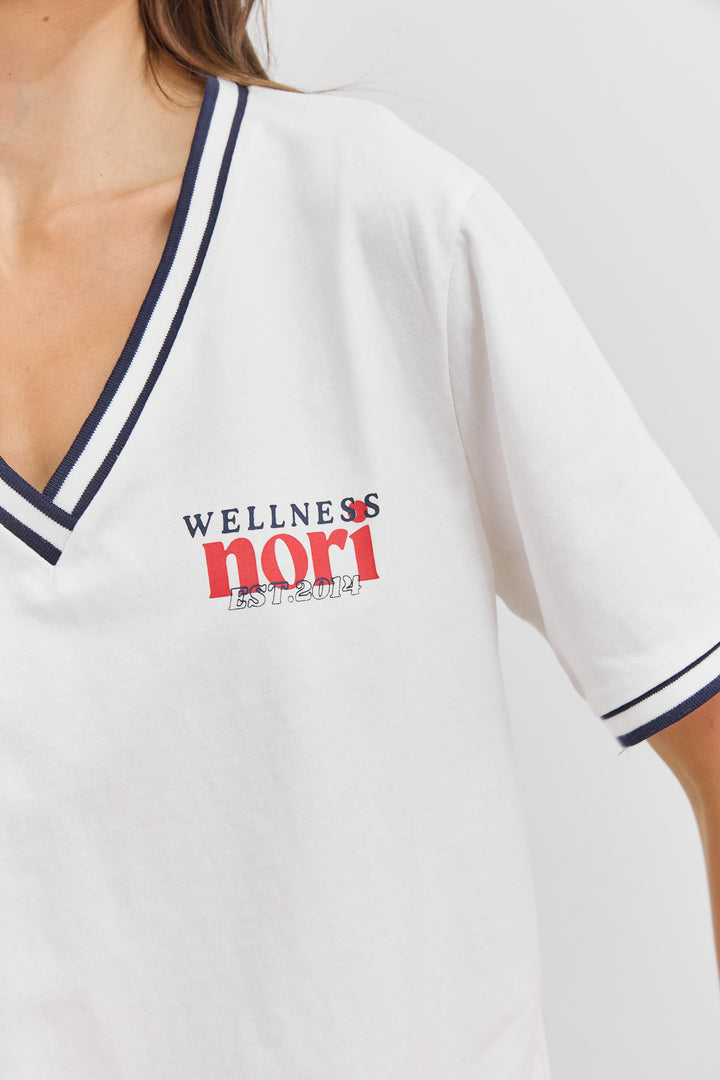 טי שירט טיילור צווארון וי | לבן