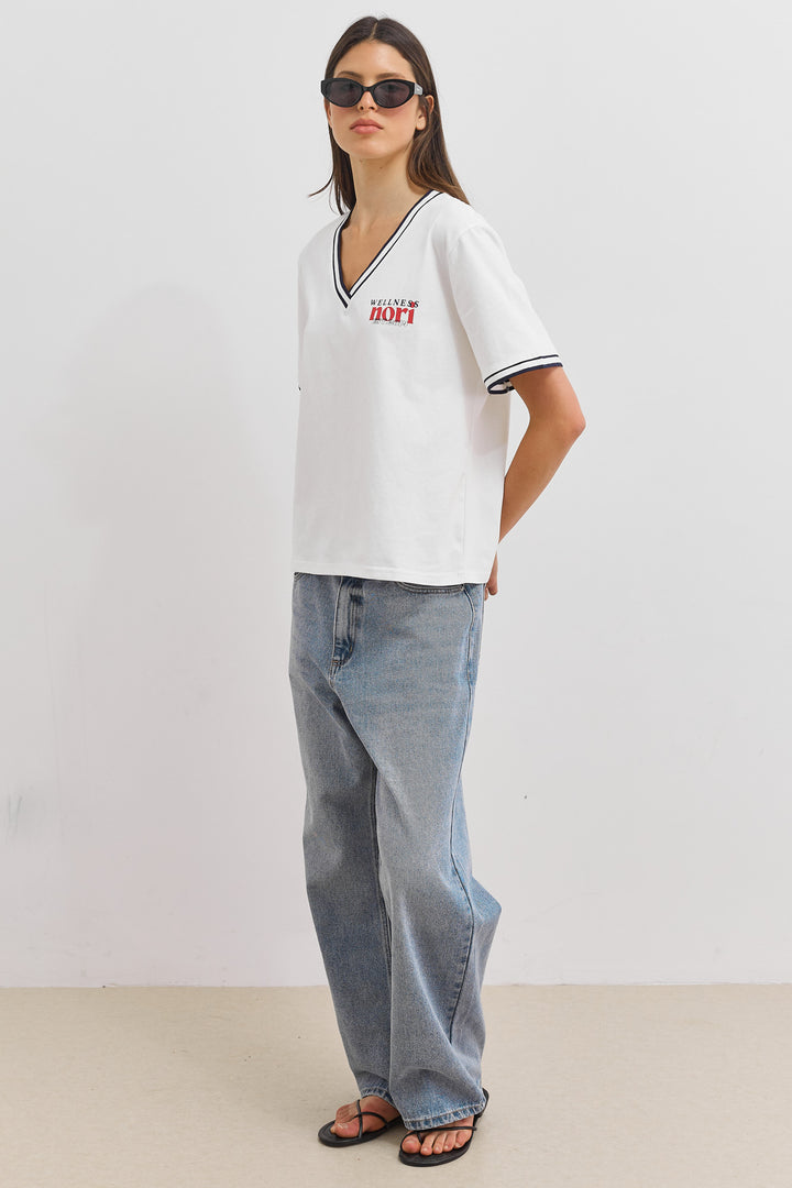 טי שירט טיילור צווארון וי | לבן