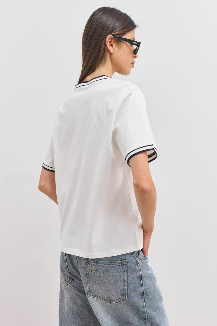 טי שירט טיילור צווארון וי | לבן