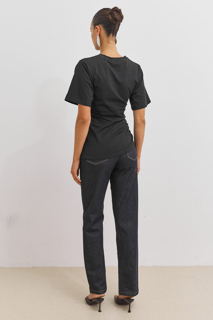 חולצת מונה כיווצים במותן | שחור