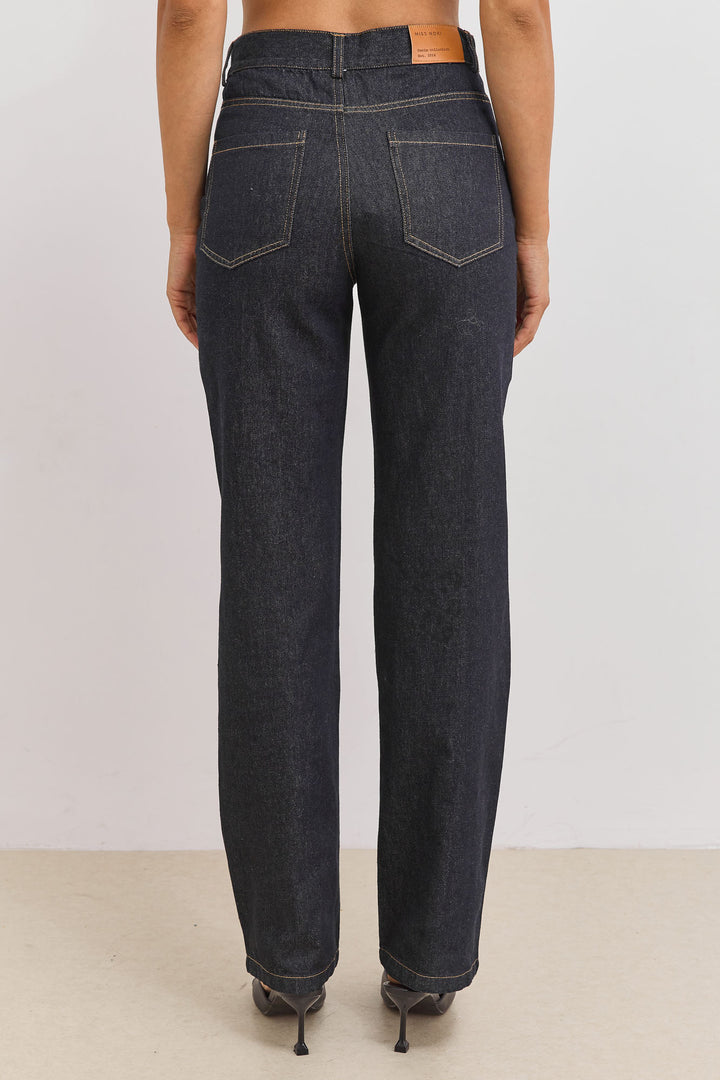 מכנסי ג'ינס בראד תיפורים בולטים | ג'ינס כהה