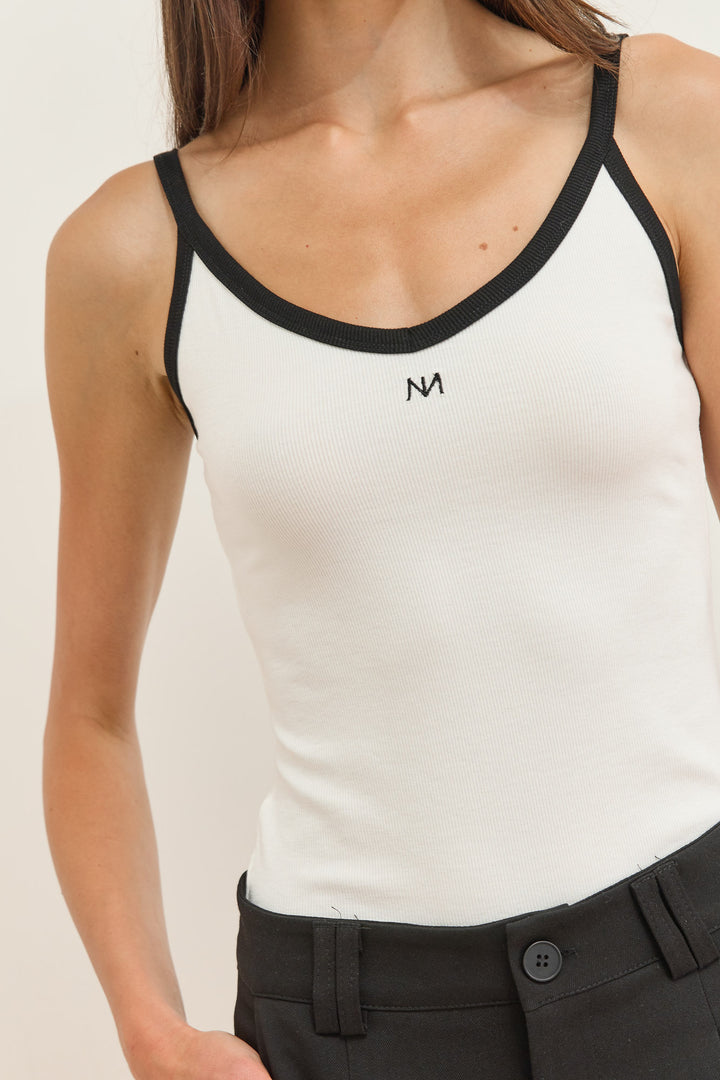 גופיית בייסיק קוקו רקמת לוגו | לבן