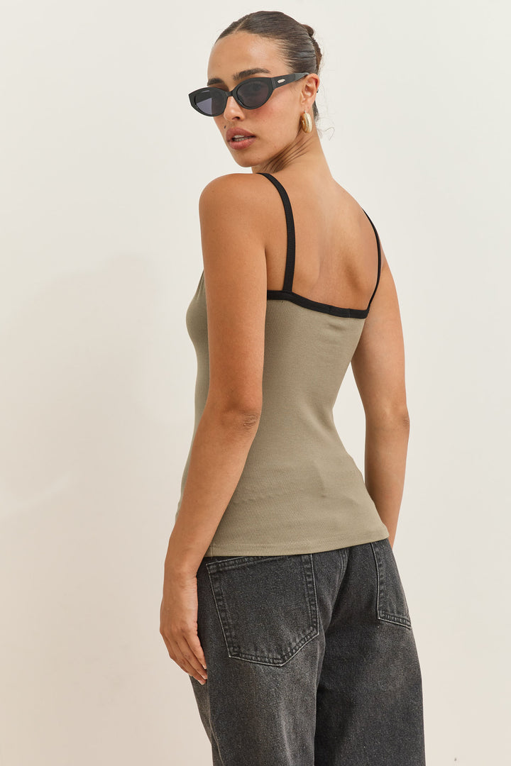 גופיית בייסיק קוקו רקמת לוגו | ירוק זית