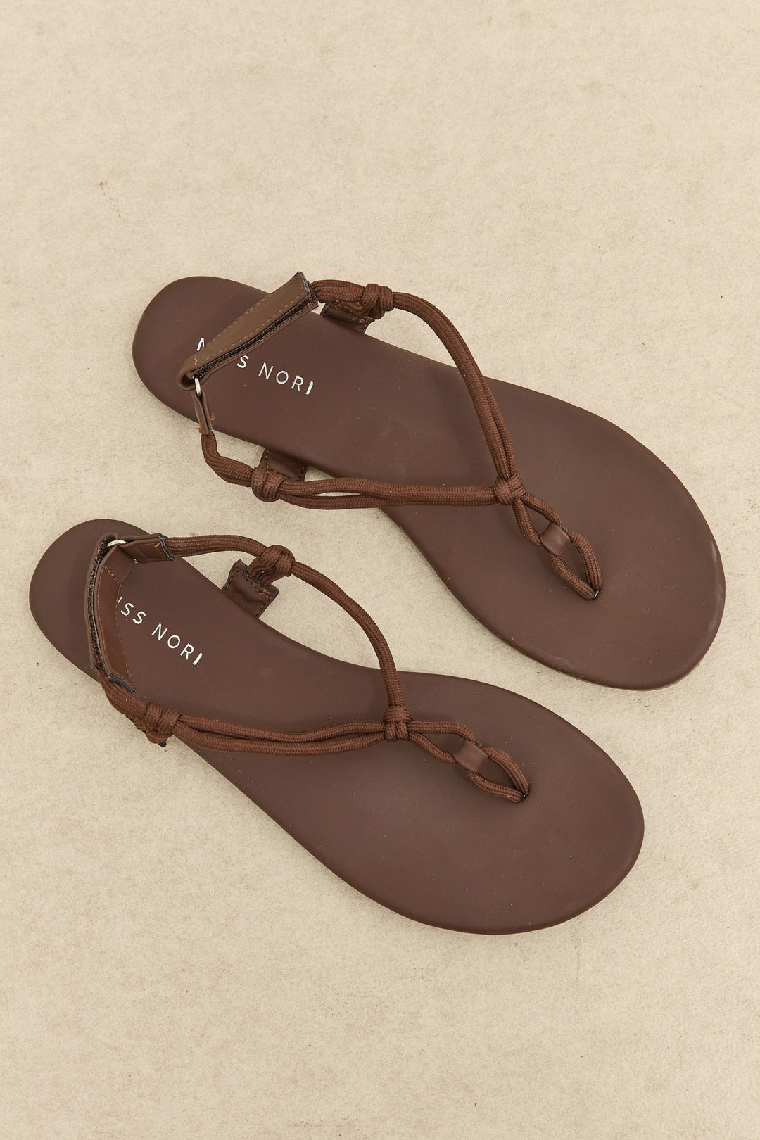 סנדלי אצבע מיורקה סגירת סקוץ' | חום כהה