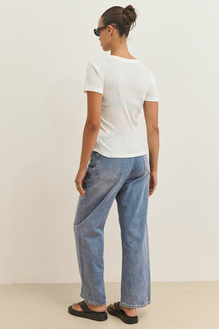 טי שירט ונוס עם טקסטורה | לבן