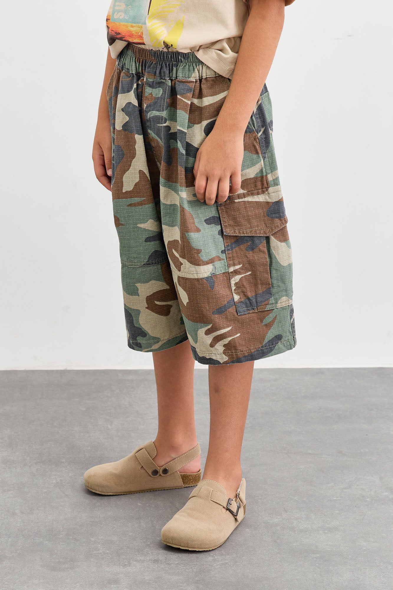 מכנסי ברמודה ARMY עם כיסים | ירוק/חום