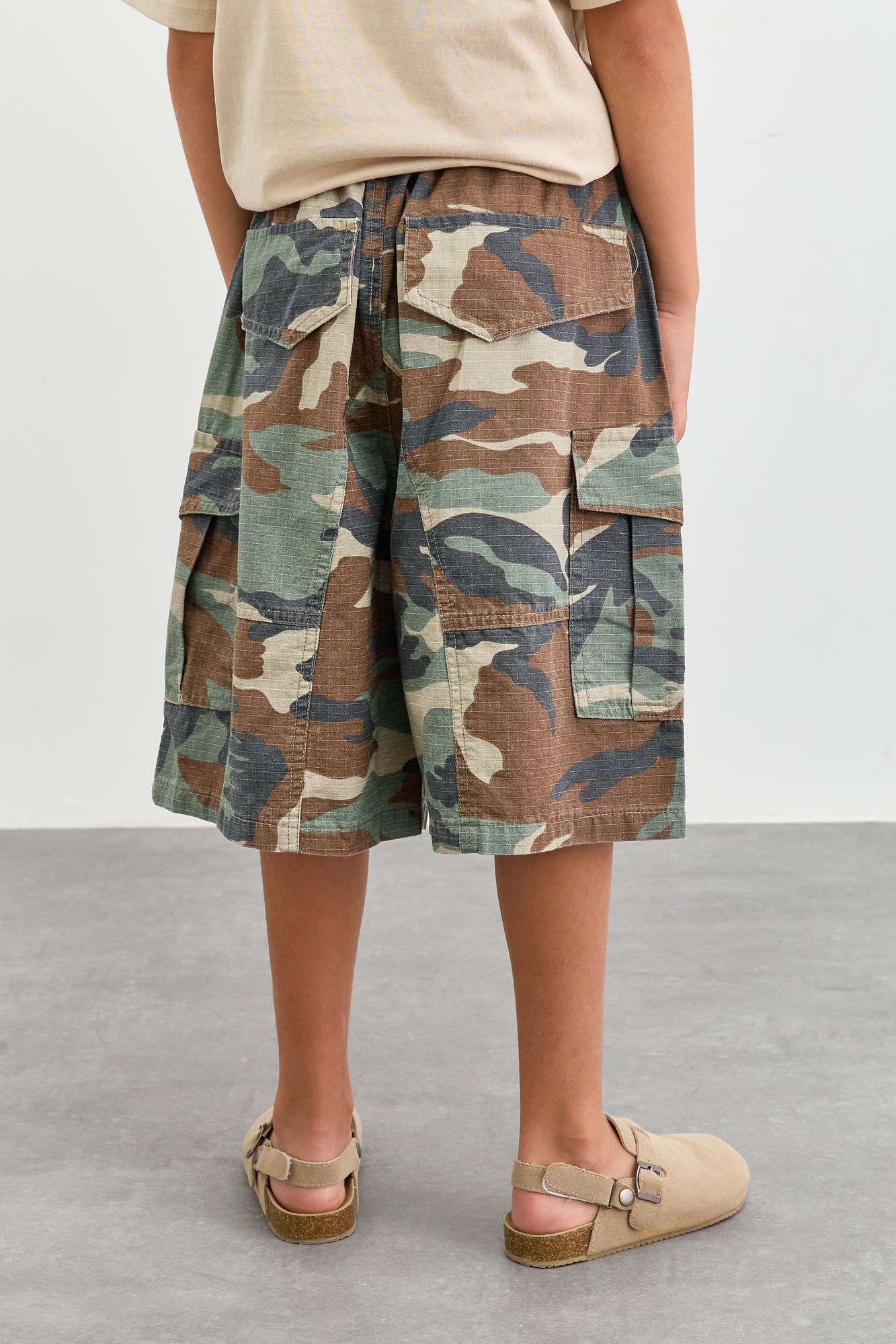 מכנסי ברמודה ARMY עם כיסים | ירוק/חום