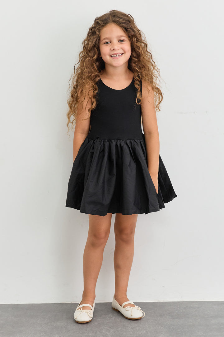 שמלת מתנפנפת שיילו | שחור