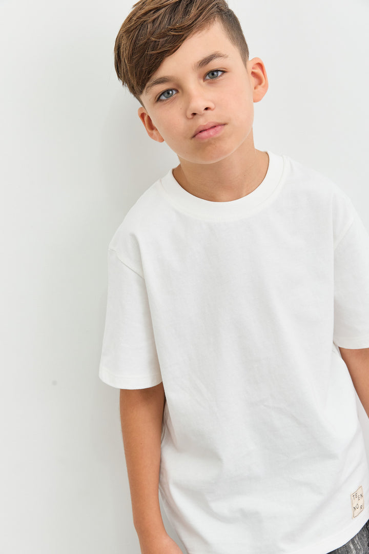 טי שירט אוברסייז בשילוב פאץ' | לבן