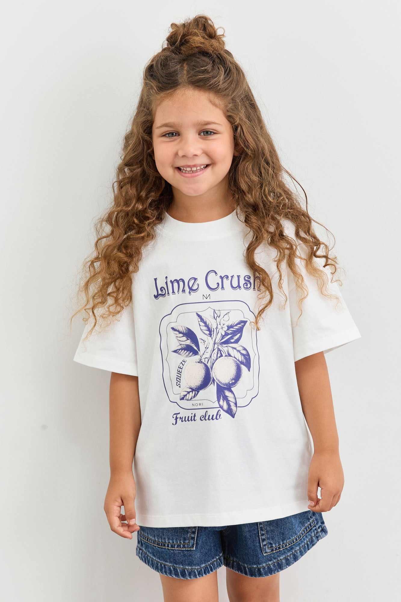 טי שירט אוברסייז עם הדפס ומפתח בגב | לבן