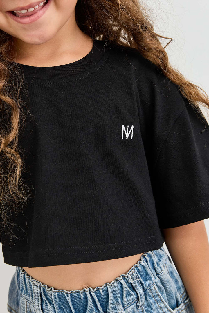 טי שירט אוברסייז בגזרת קרופ עם לוגו | שחור