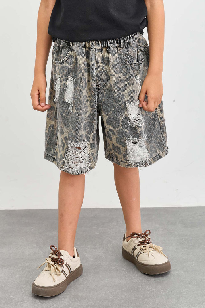 מכנסי ברמודה בשילוב קרעים הדפס מנומר