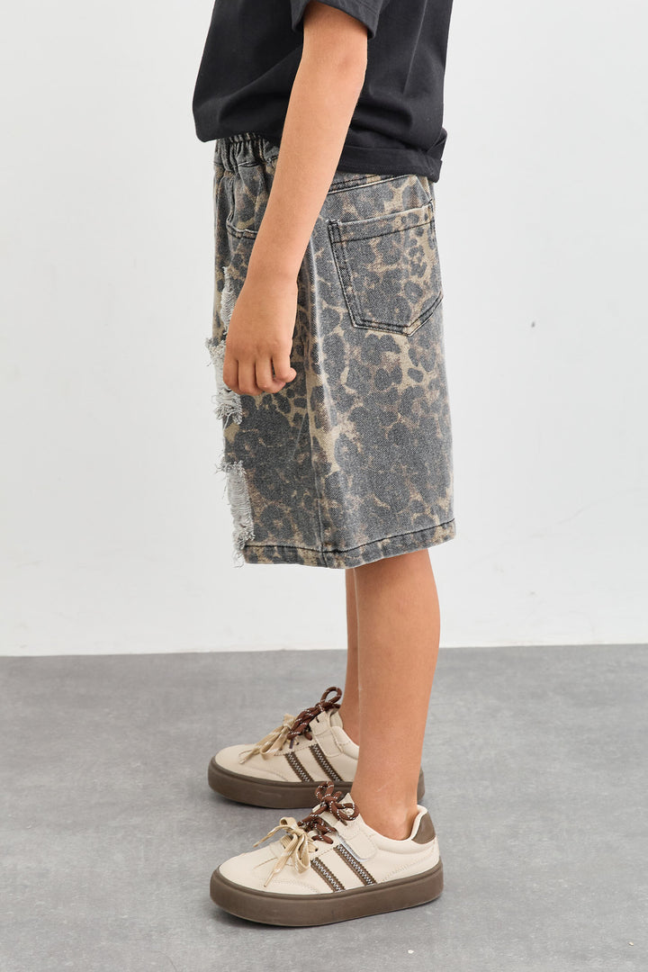 מכנסי ברמודה בשילוב קרעים הדפס מנומר