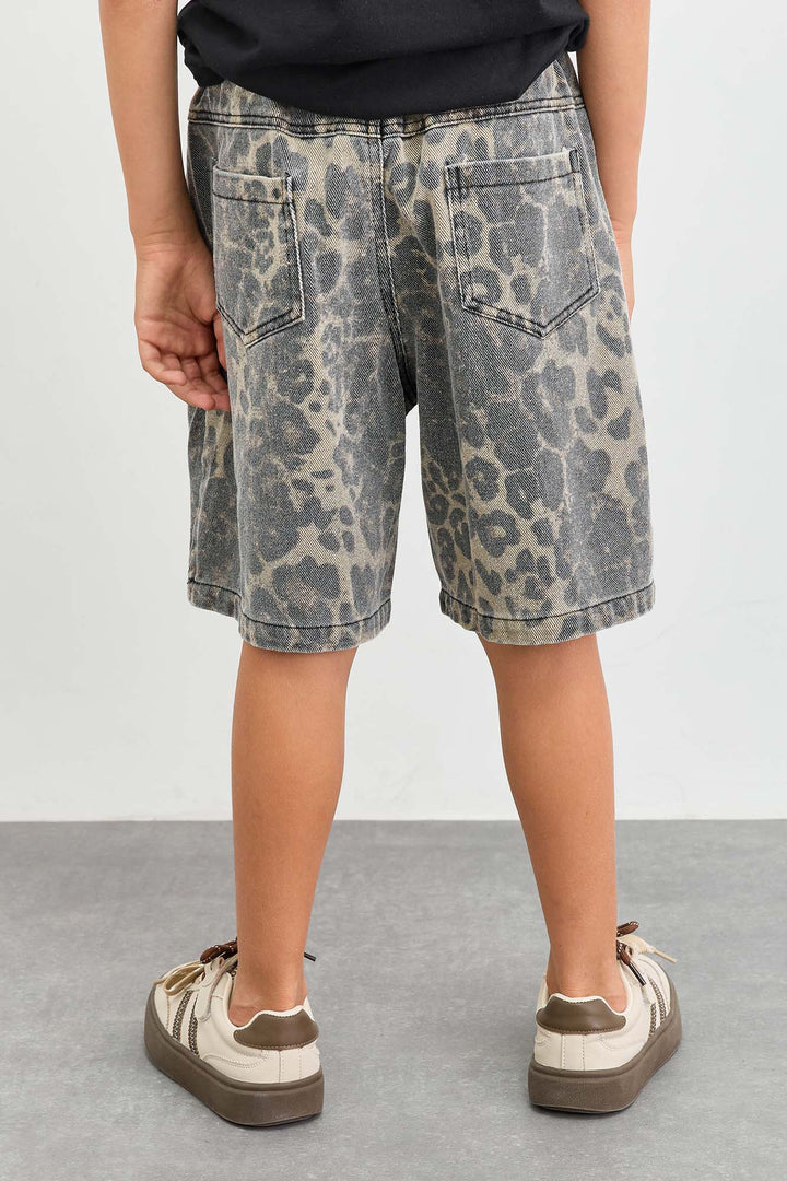 מכנסי ברמודה בשילוב קרעים הדפס מנומר