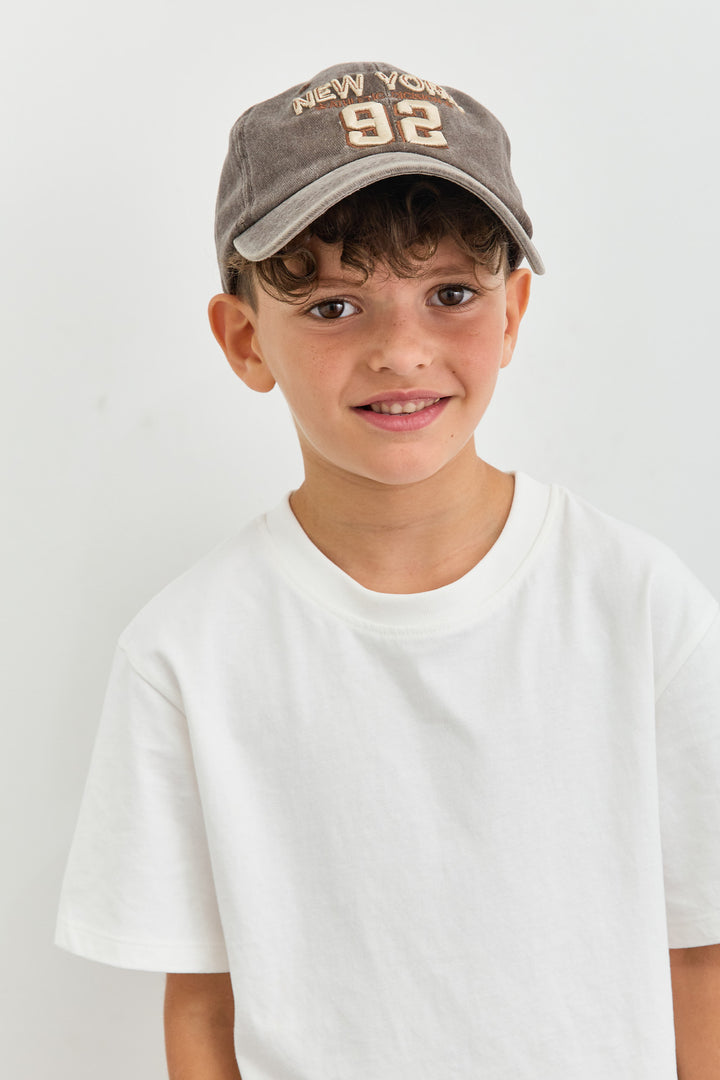 כובע NEW YORK עם רקמה  | חום