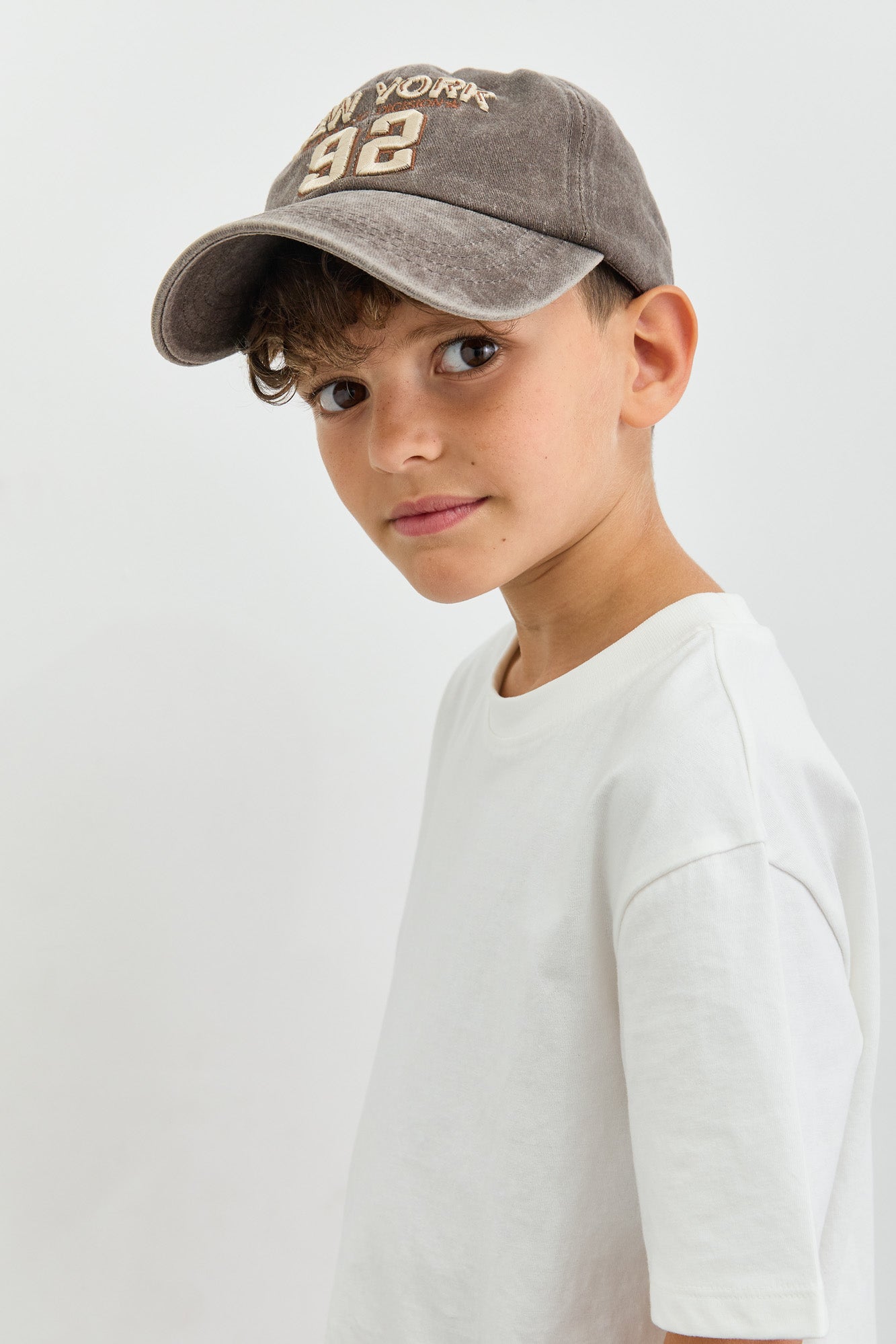 כובע NEW YORK עם רקמה  | חום