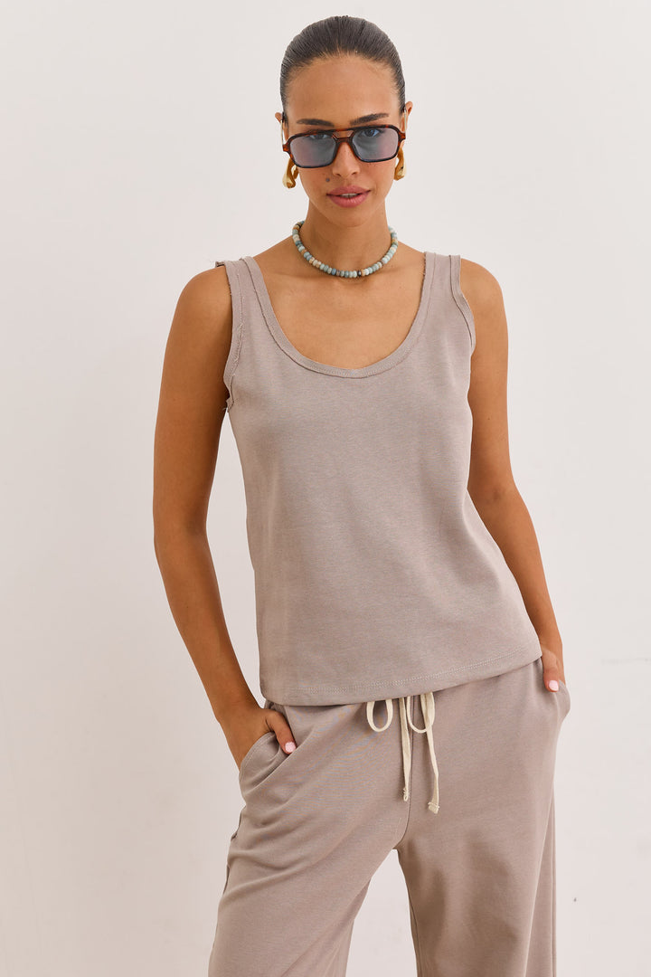 גופיית אנוק סיומת גזורה | מוקה